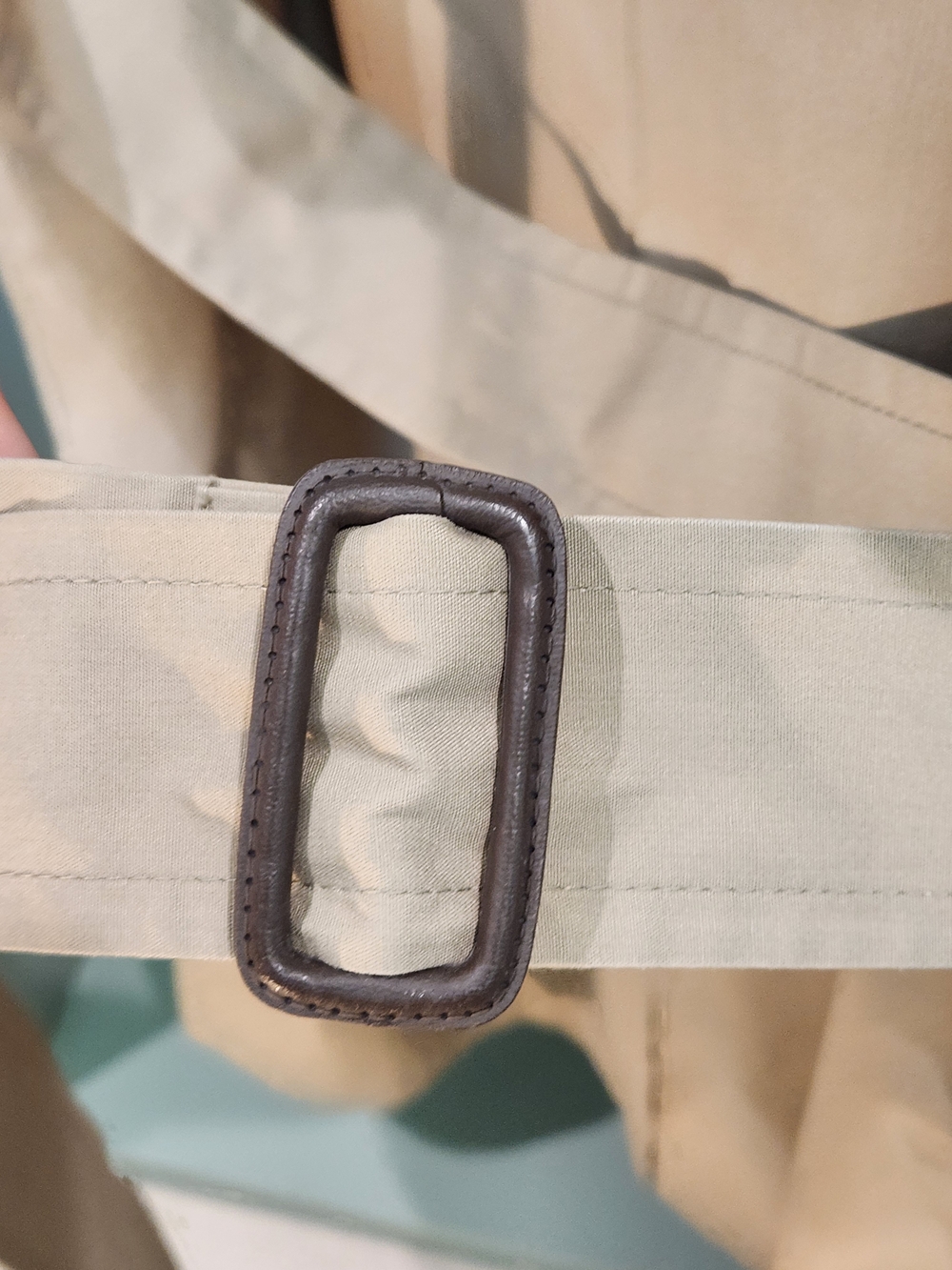 Vintage London Fog Classic Beige Trenchcoat with Removable Thinsulate Lining - Picture 9 of 13
